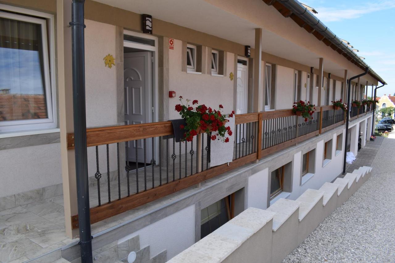 Platan Apartmanhaz Balatongyörök Exterior foto